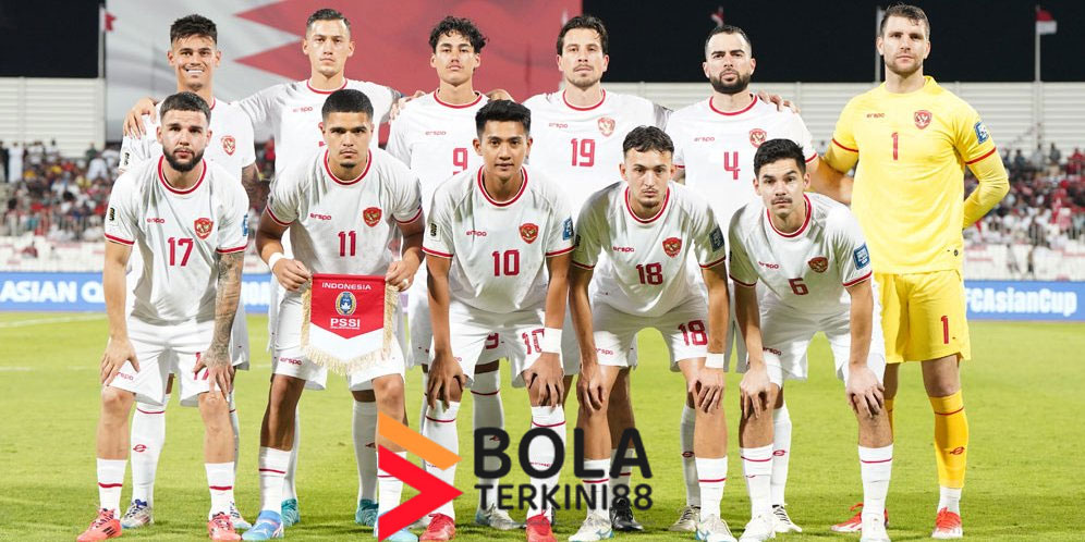 Timnas Indonesia Bersama Pelatih Setelah Laga Asian Cup