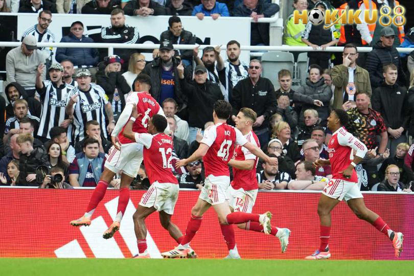 Selebrasi pemain Arsenal setelah mencetak gol ke gawang Newcastle United di St James’ Park pada laga Premier League 2025/2026.